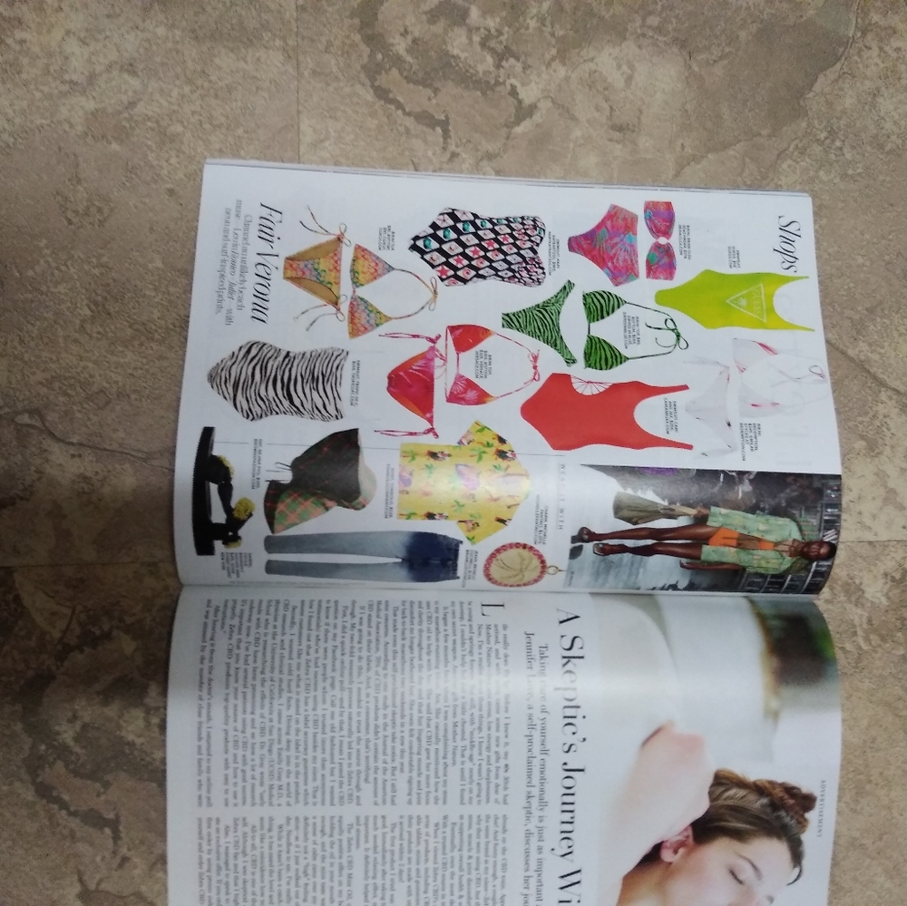 ELLE Magazine November 2020 - Picture 2 of 7